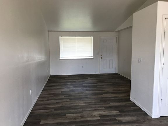 3rd image of 901 Ball Ct