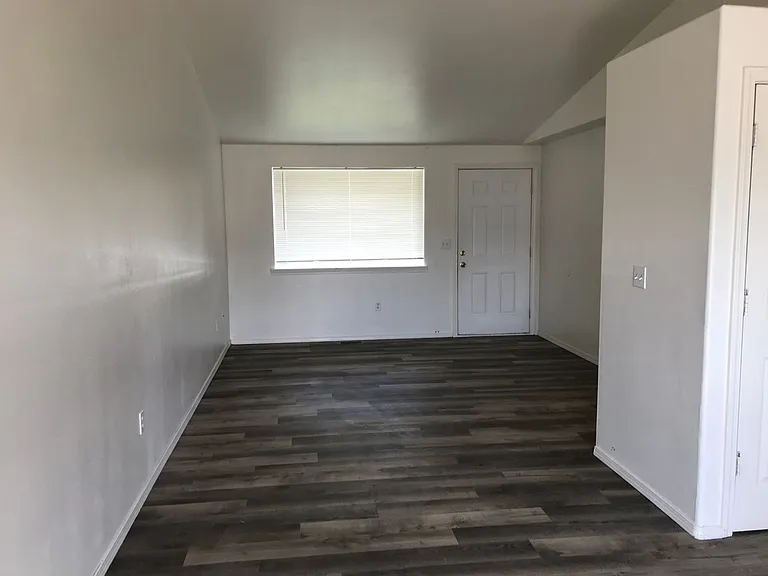 901 E Ball Ct — Photo 3