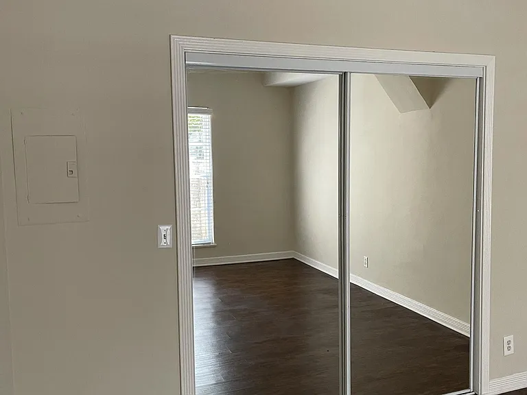 Lindbrook Manor Apartments — Photo 111