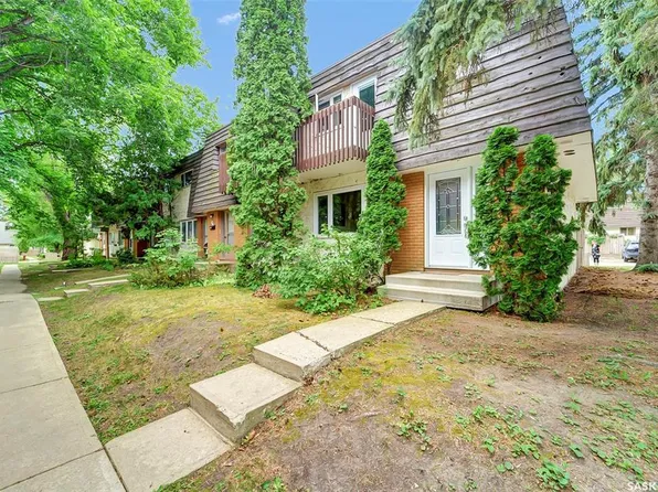 UNIT 43-120 Acadia DRIVE, Saskatoon, SK S7H 3V2