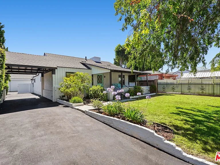 4940 Placidia Ave — Photo 7