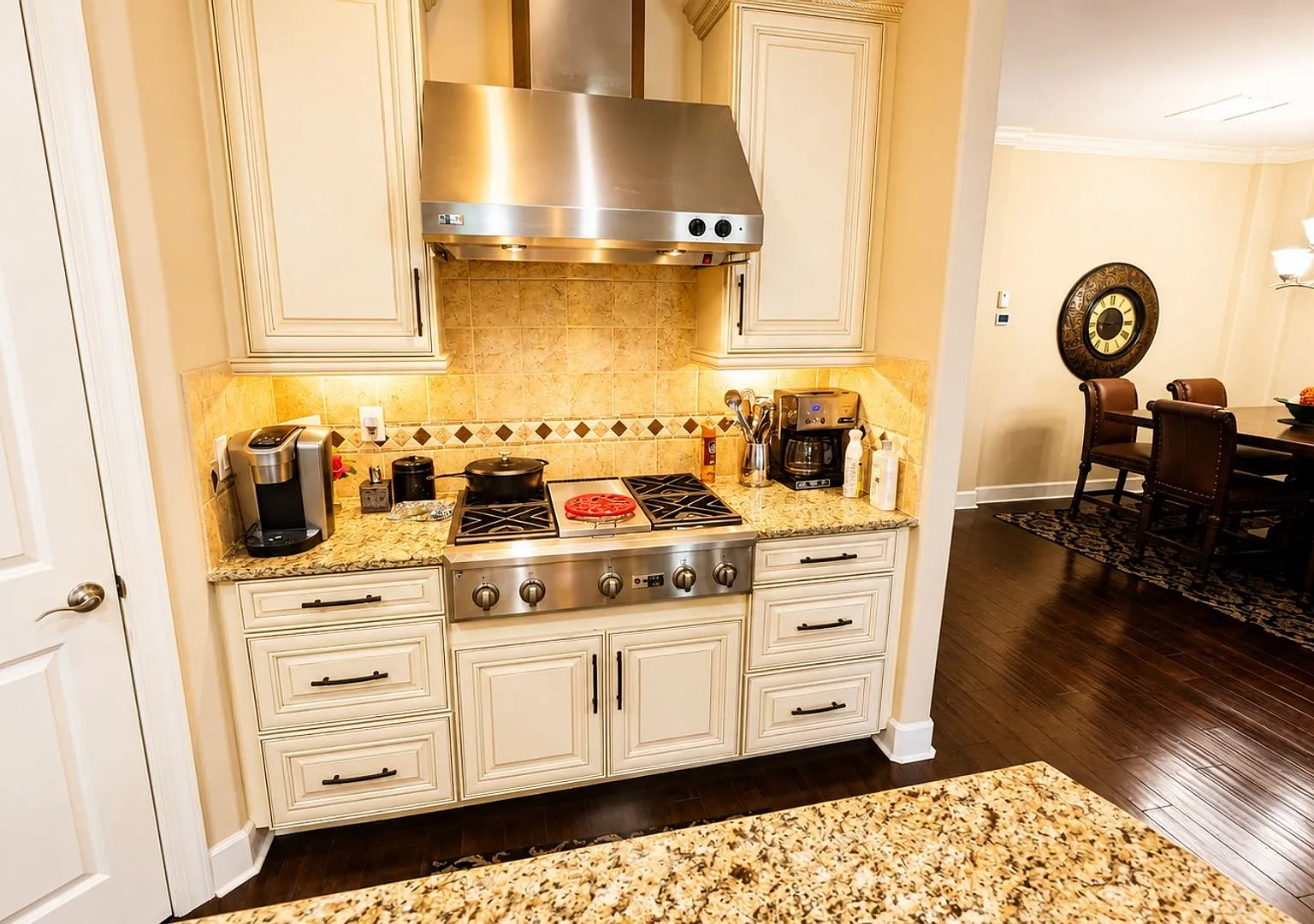 3-bedroom, 2-bath vacation home, tastefully decorated in the Esplanade at Siesta Key — Photo 4