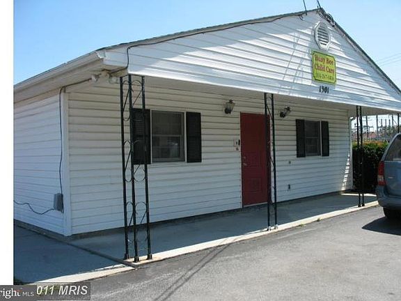 3rd image of 1301 Echo St