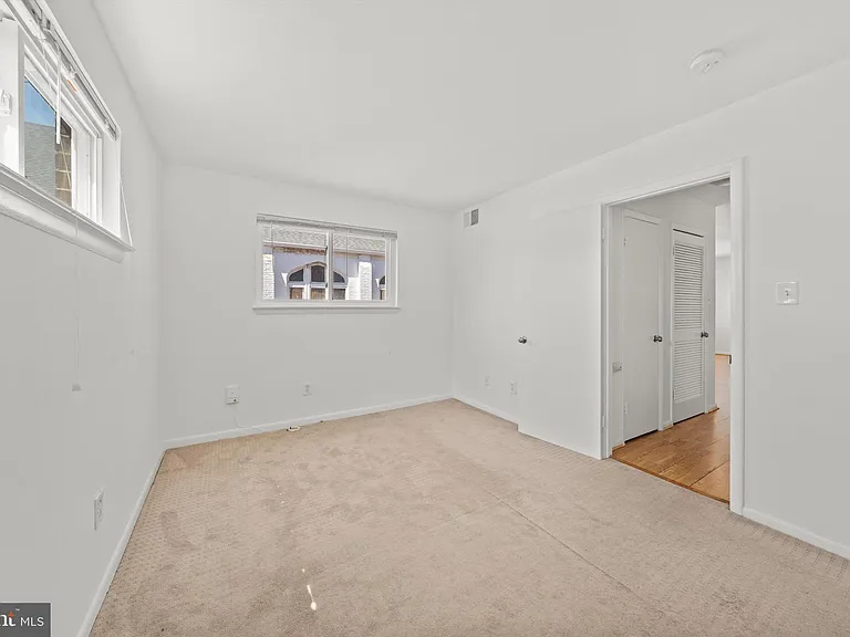 630 11th St NE #302 — Photo 14