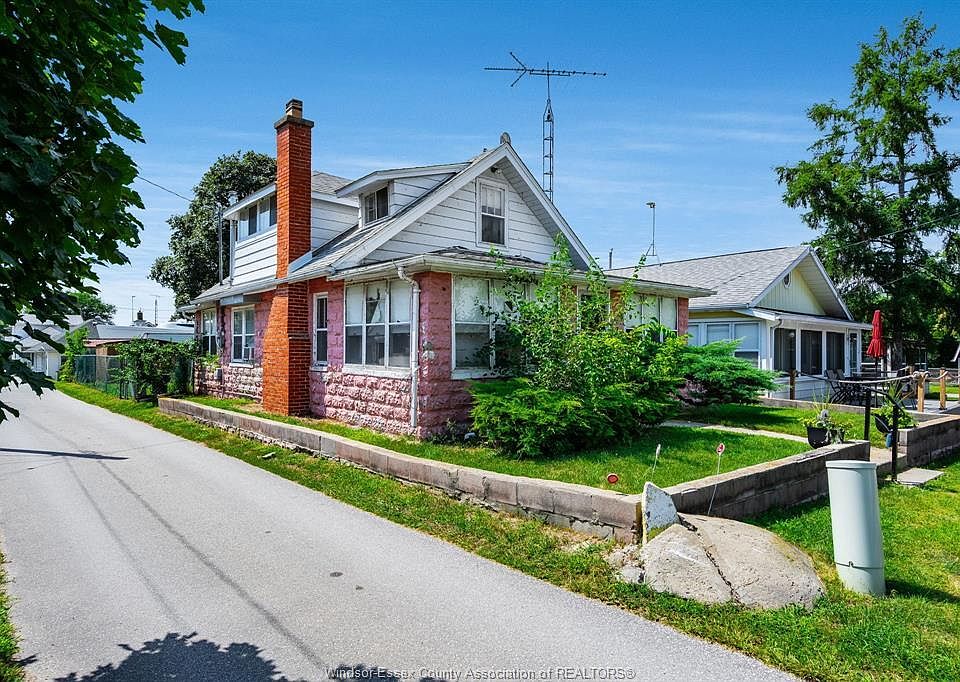 1st image of 561 3rd Blvd