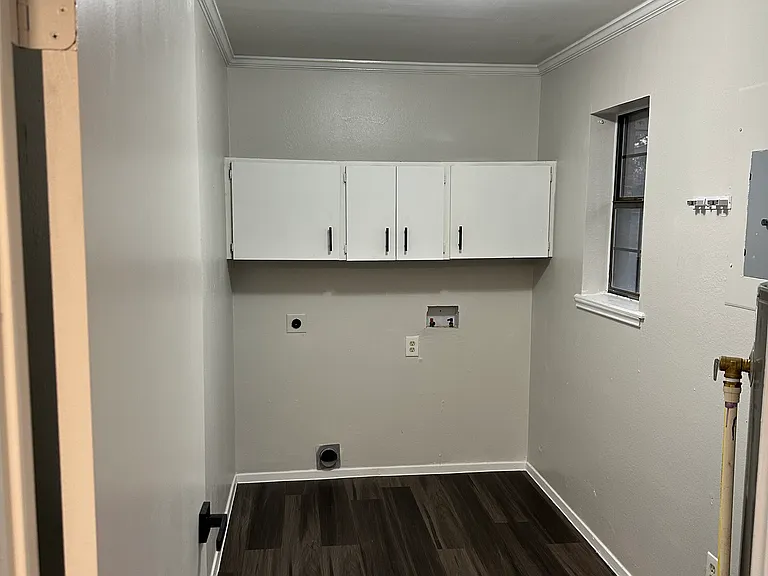 406 E Hunt St — Photo 12