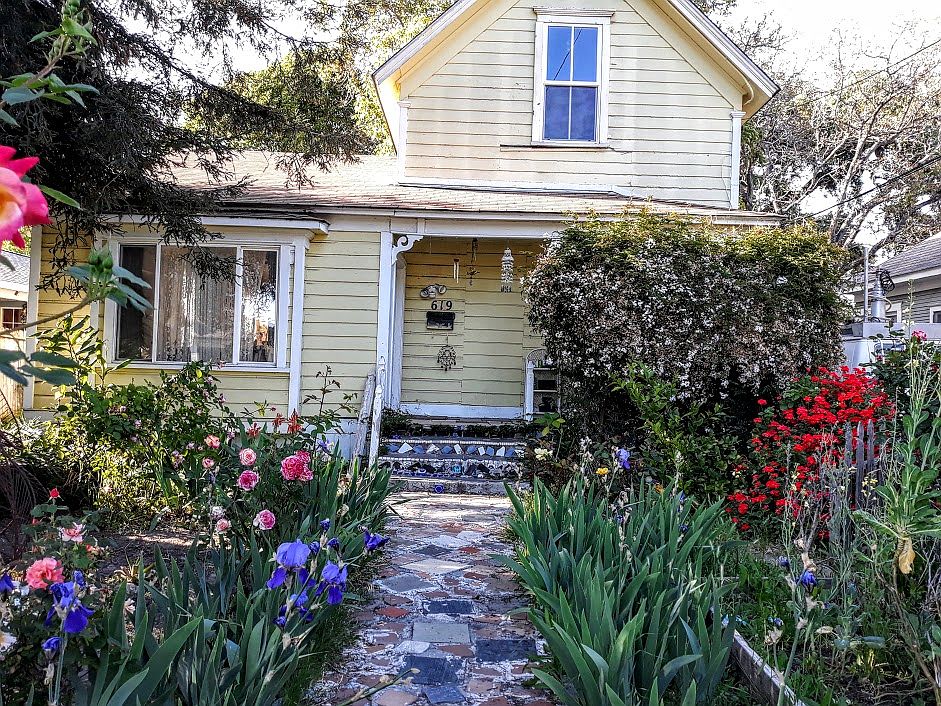 This the owner occupied front house, visible from street. The flowers are not as beautiful right now due to time of year, but they'll be back!