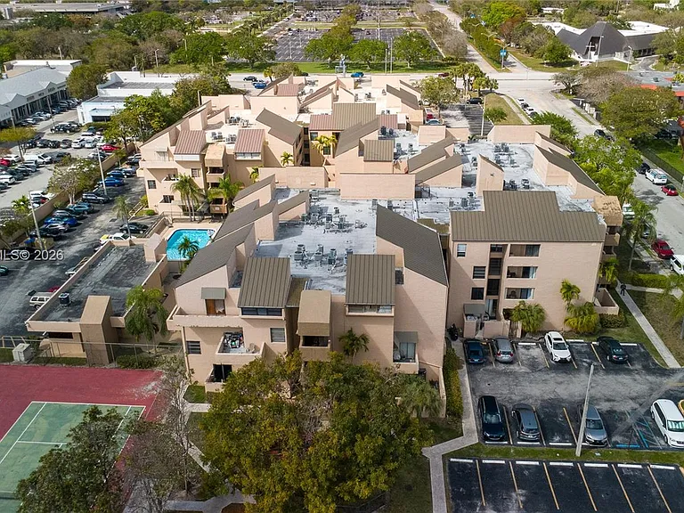 10500 SW 108th Ave #B414 — Photo 4