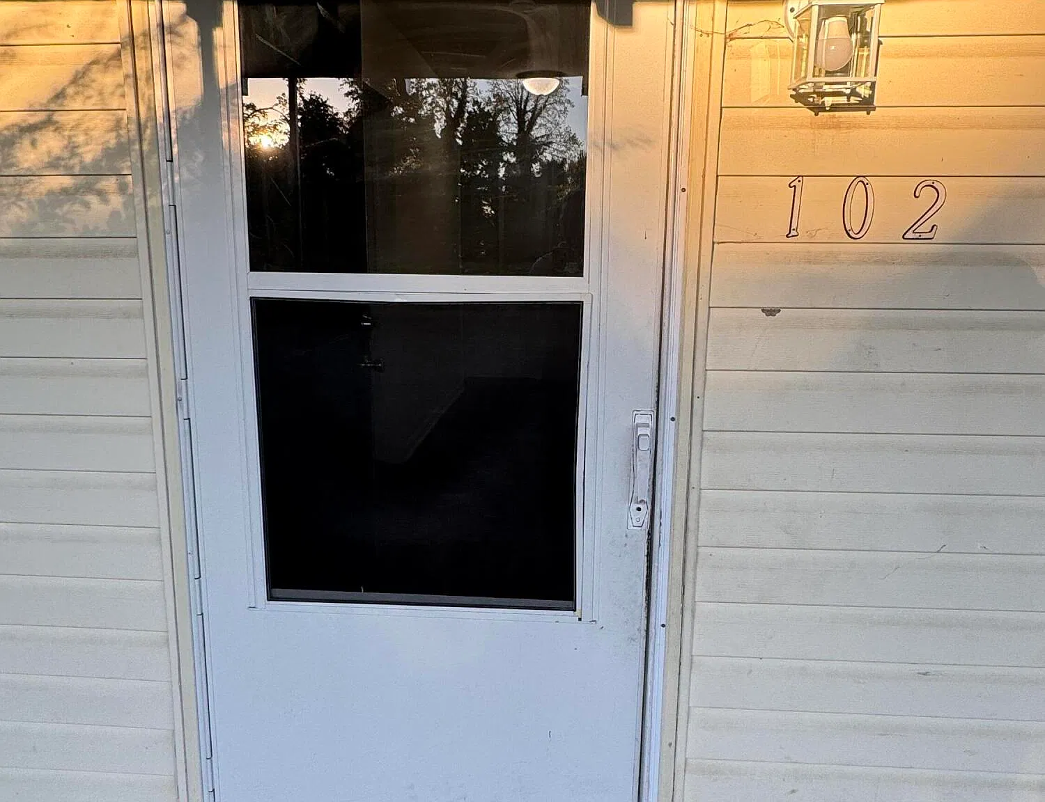 3 bed, 1.0 bath, 936 sqft, $1,263 — Photo 2