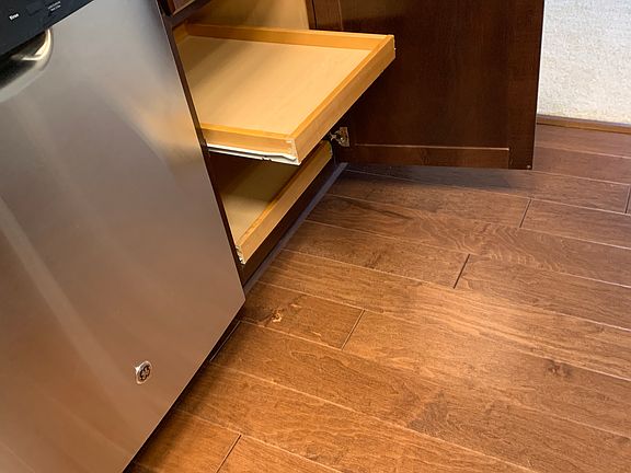 Abundant roll-out shelves