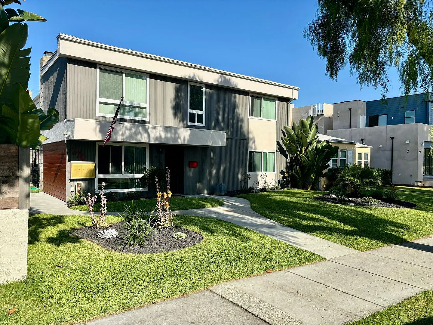 Updated 2 Bed 1.5 Bath Apt. in Coronado — Photo 2