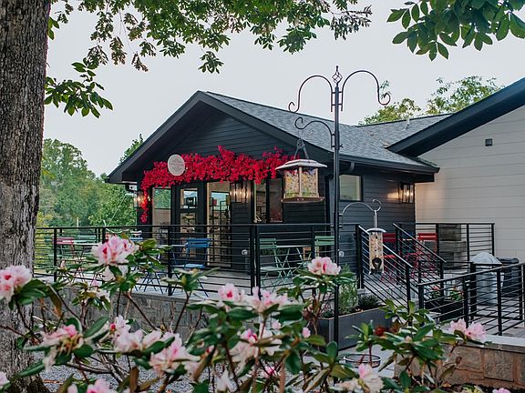 3rd image of 834 Lower Bell Creek Rd