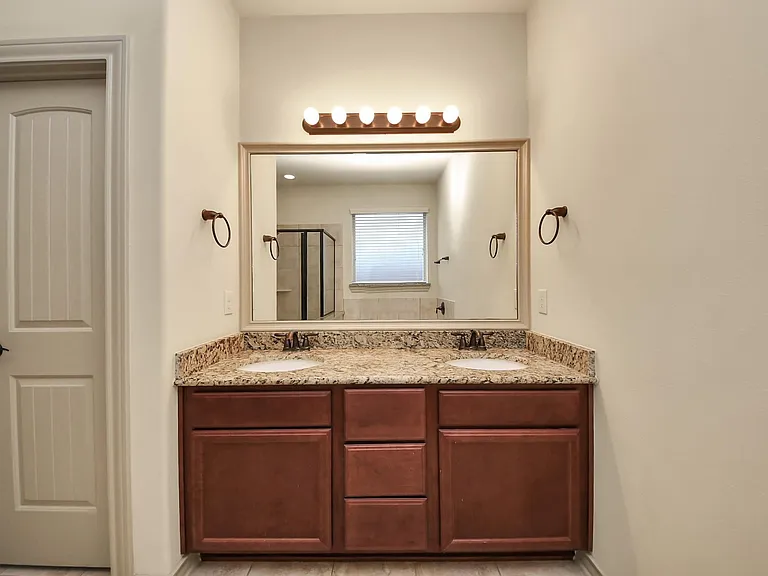 1902 Argos Dr — Photo 38