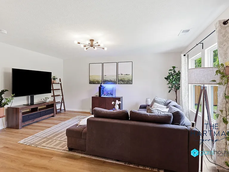 1018 Louise Dr — Photo 10