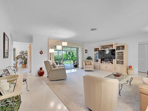 4th image of 3410 NE 26th Avenue