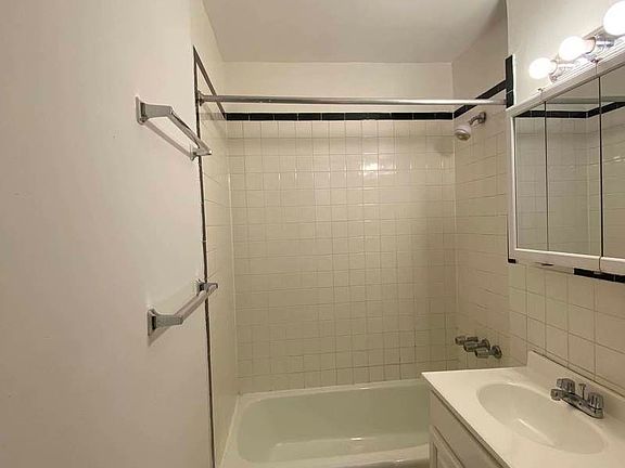 4th image of 361 E 10th St #266