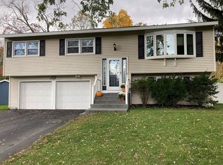 6 Amy Ln, Albany, NY 12205