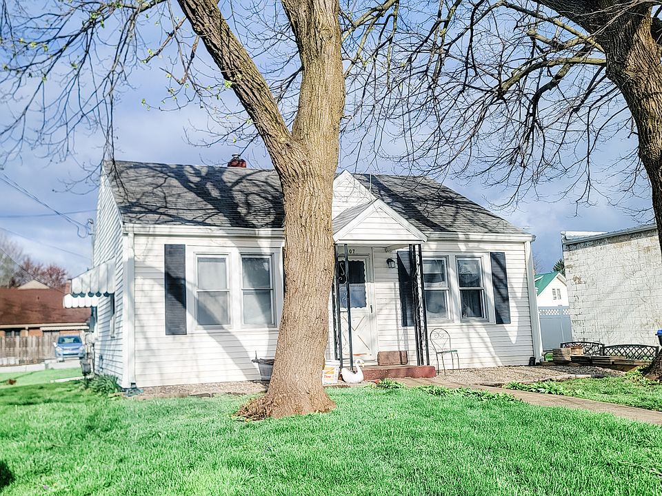 2nd image of 107 N Davis St