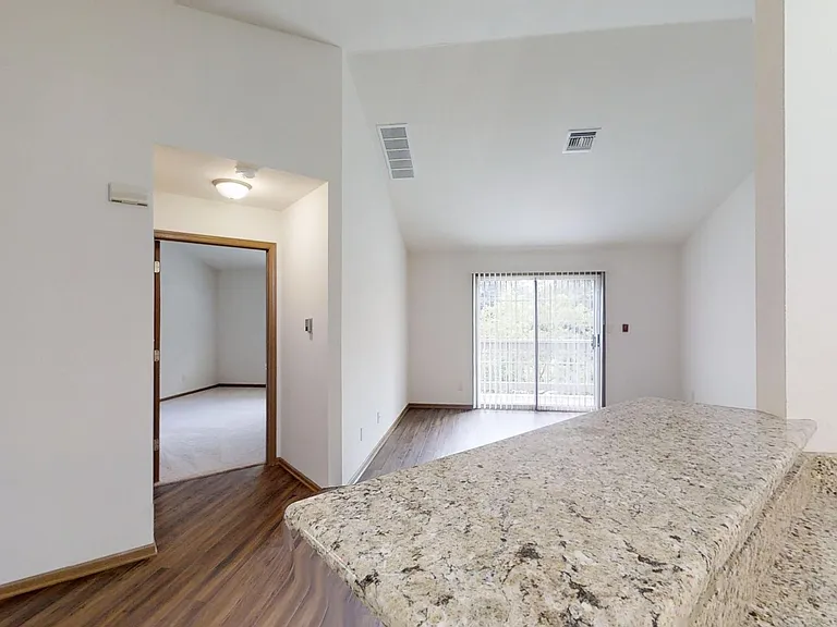 N86W14224 Fond Du Lac Ave #14224 — Photo 7