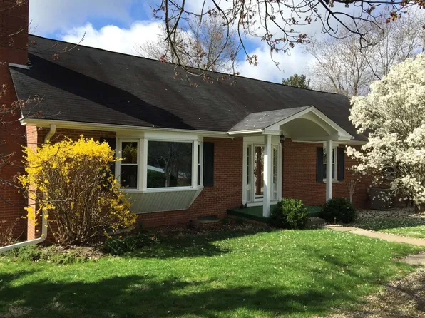 11 Marty Ln, Macomb, IL 61455