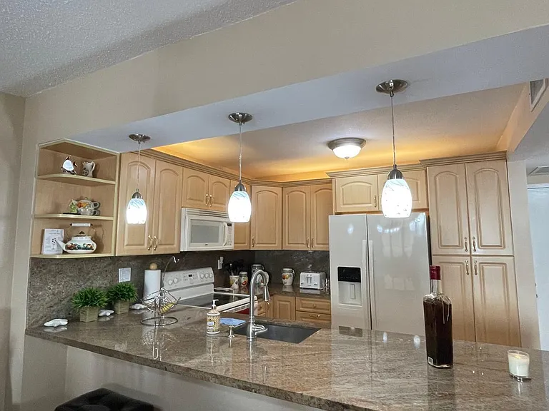 3725 S Ocean Dr — Photo 13