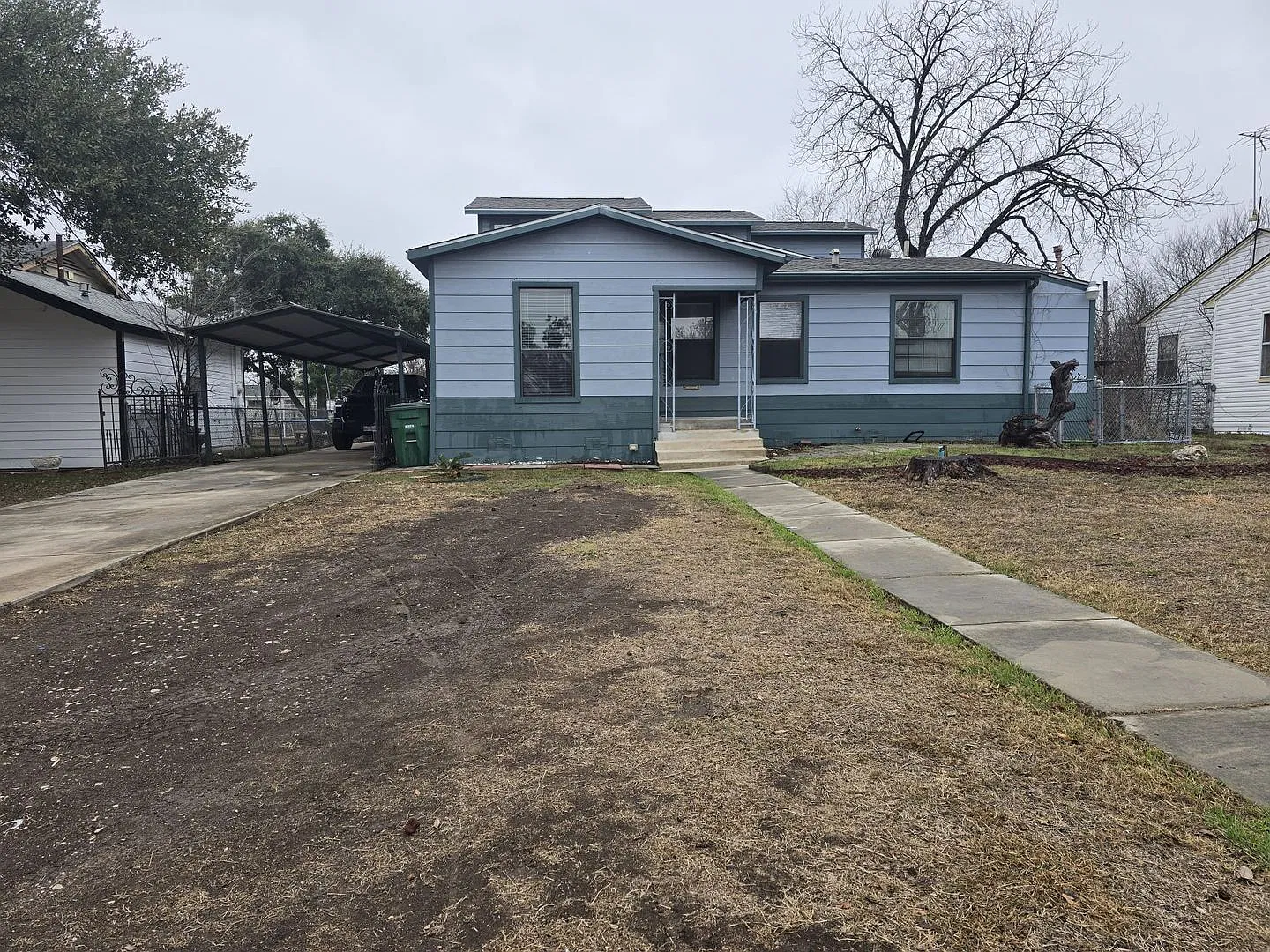2710 W Craig — Photo 3