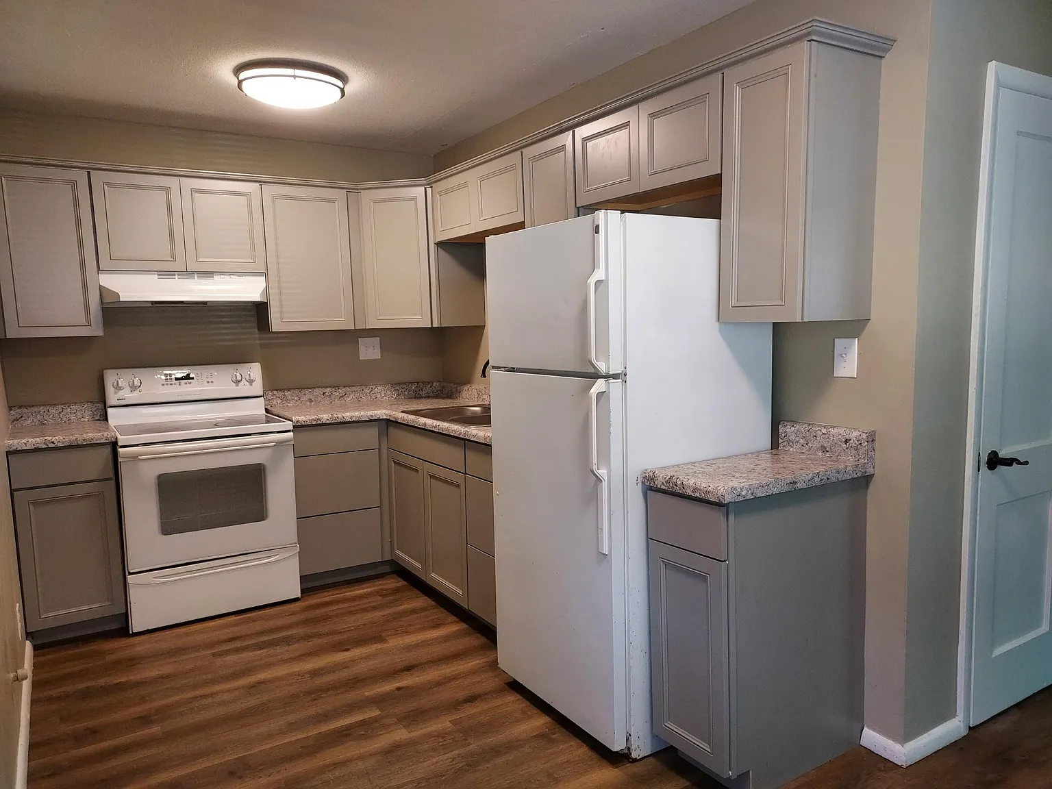 2627 N Hanssler Ct — Photo 4