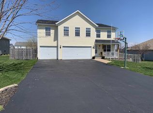 685 Ashleigh Ln, Roscoe, IL 61073