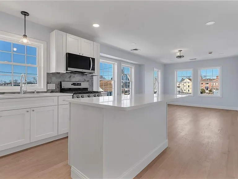 10 Anthony Ave #2 — Photo 10