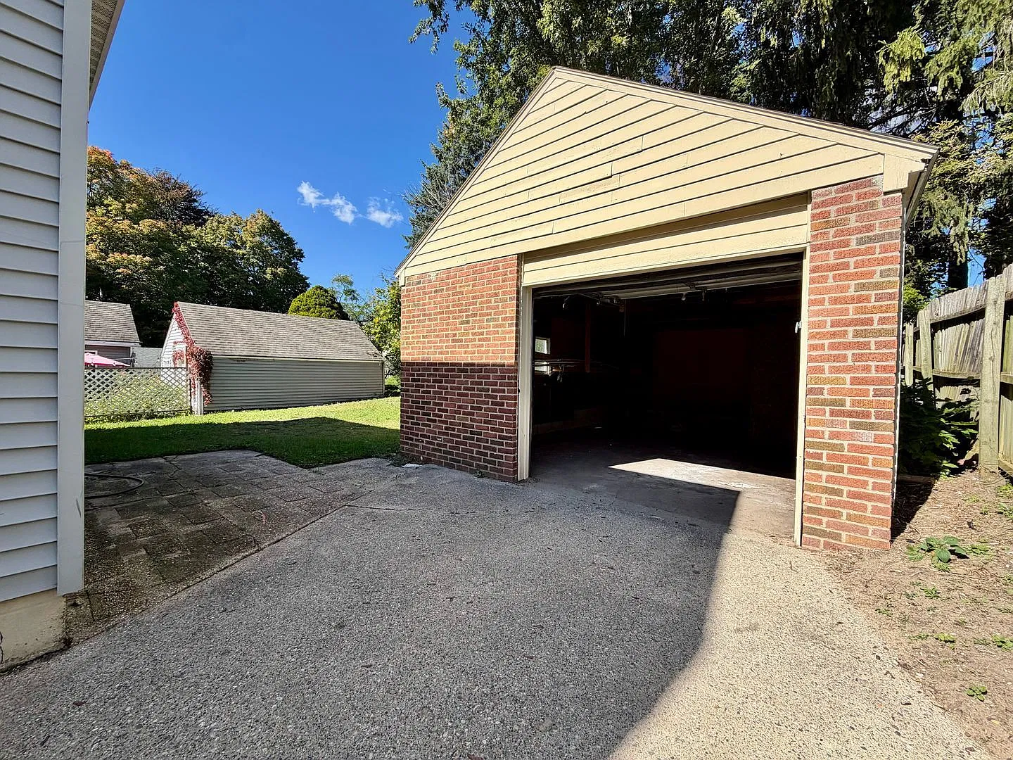 4 bed, 2.0 bath, 1371 sqft, $2,000 — Photo 4