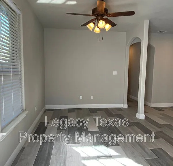 729 E Brown St #B — Photo 29