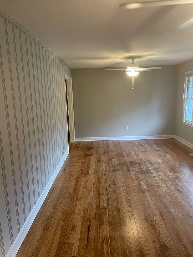 Newly renovated home with 4 bedrooms! Must see! — Photo 4