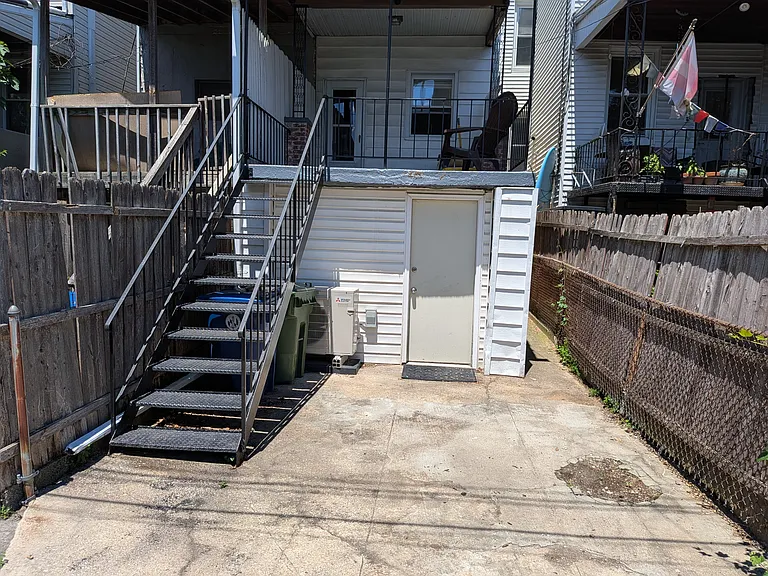 831 Wellington St — Photo 6