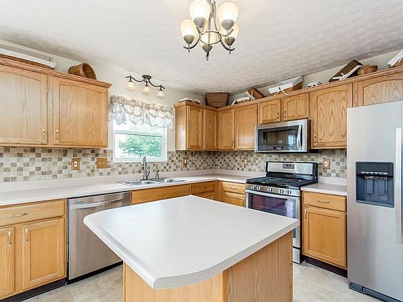3rd image of 670 Hunnicut Dr