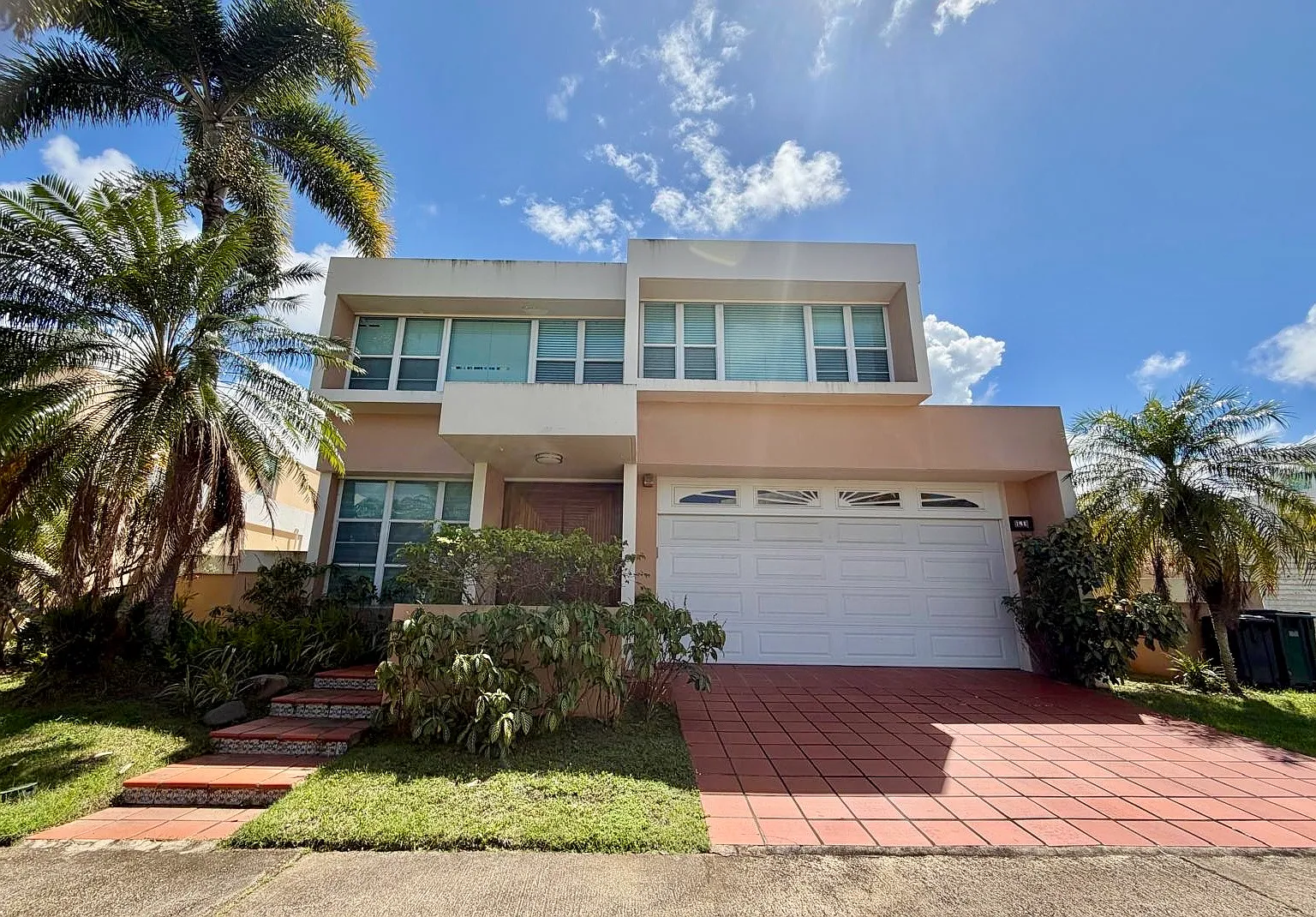 4 bed, 2.5 bath, $3,500 — Photo 2