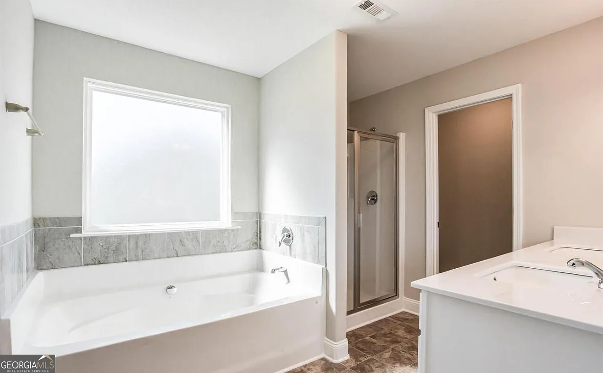 4 bed, 2.5 bath, $2,395 — Photo 4