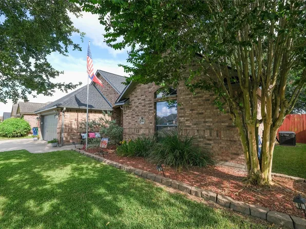 104 Hummingbird Ct, Richwood, TX 77566
