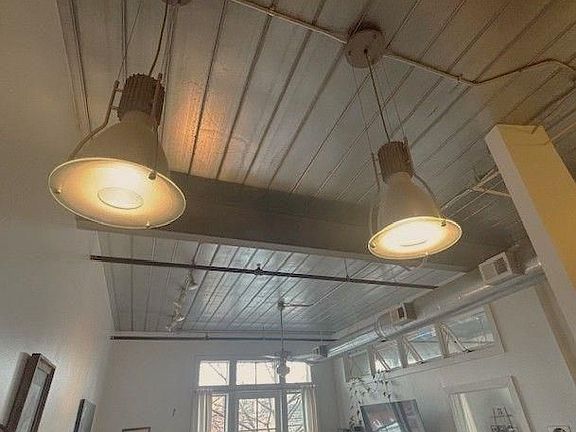 5th image of 572 Edgewood Ave #210