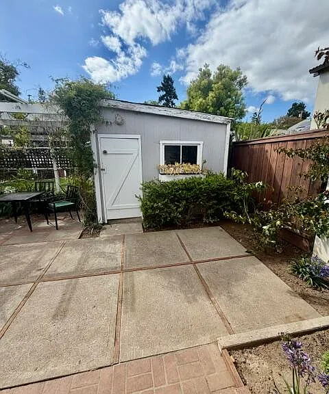 21 E Arrellaga St #B — Photo 11