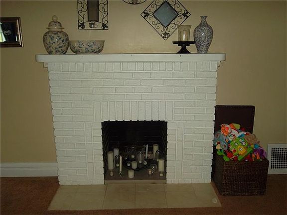 5th image of 306 E Englewood Ave