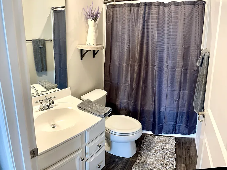 Full guest bathroom (second floor).