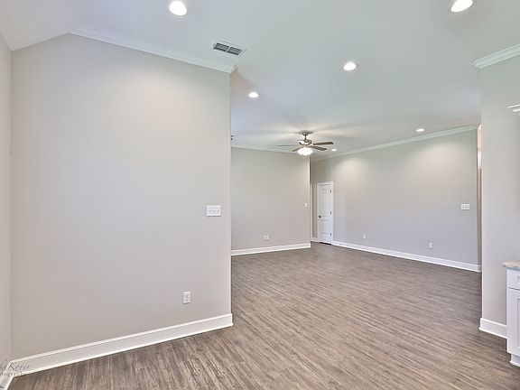 4th image of 302 Martis Way