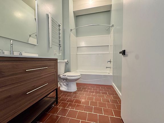 3rd image of 510 S College St #119