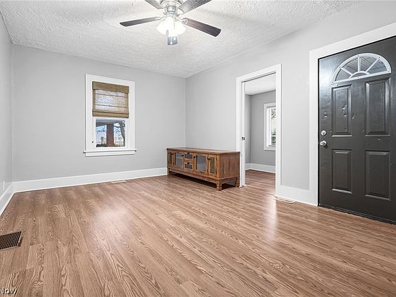 4th image of 710 N Freedom Ave
