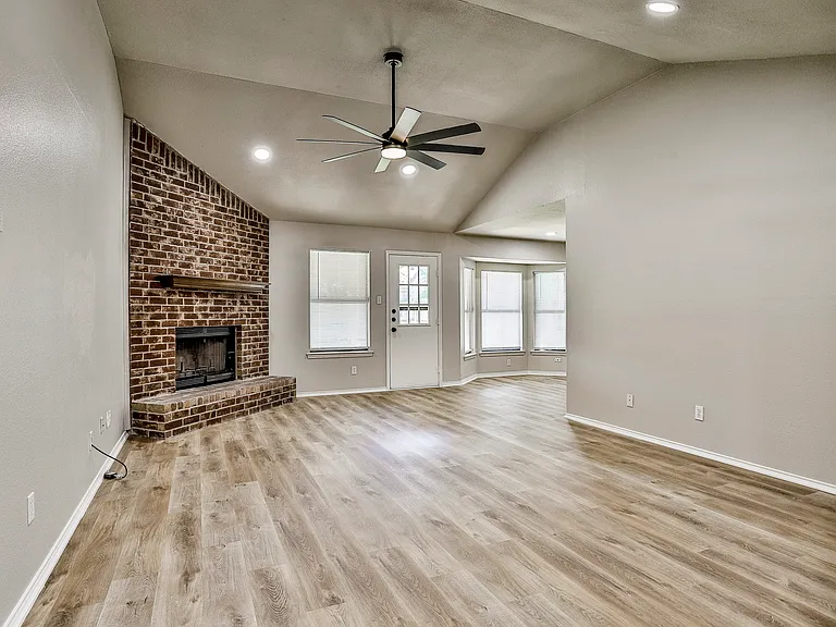 813 Bristol Ave — Photo 7
