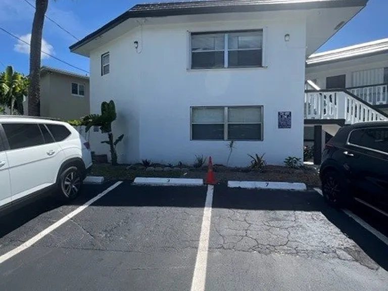 2401 NW 9th Ave — Photo 4