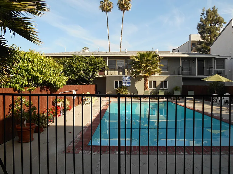 Magnolia Apartments — Photo 11