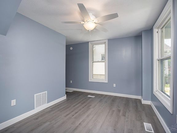 4th image of 129 W Collins Ave