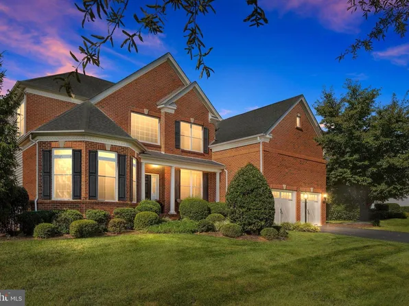 5813 Waterloo Bridge Cir, Haymarket, VA 20169