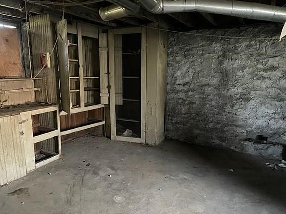 4th image of 4417 Rainbow Blvd